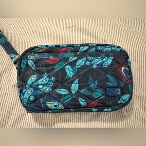 EUC Lug Roundabout Wallet Clutch